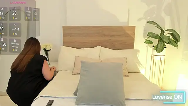 Lea Joness online show from 10-10-25, 12:22