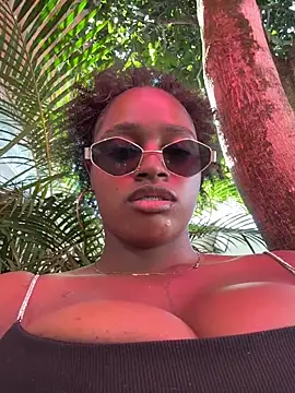 Snapshot of darle_volant chatting on 06-20-26, 10:15 darle volant online show from 06-20-26, 10:15