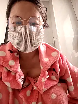 chengcheng12 online show from 12-23-25, 01:49