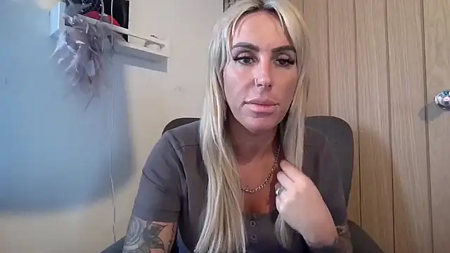 poppyinga1 online show from 02-08-26, 01:42