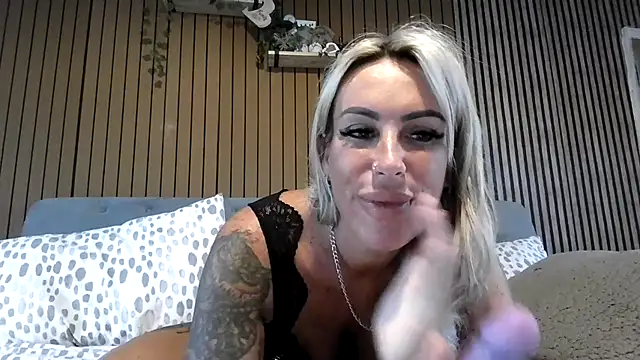 poppyinga1 online show from 06-17-26, 05:07
