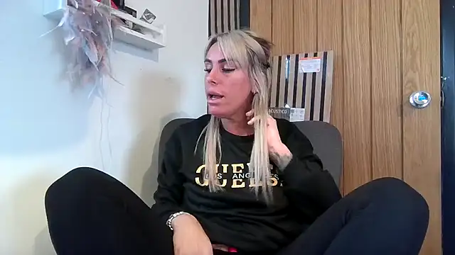 poppyinga1 online show from 03-04-26, 09:39