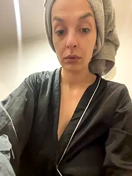 Piggiteablacktea online show from 11-05-25, 05:27