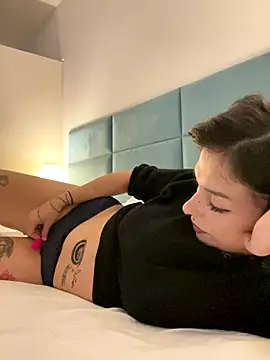 Piggiteablacktea online show from 11-11-25, 08:03