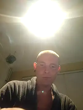 Snapshot of piercingpik chatting on 06-10-26, 10:33 piercingpik online show from 06-10-26, 10:33