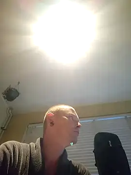 Snapshot of piercingpik chatting on 06-18-26, 08:03 piercingpik online show from 06-18-26, 08:03