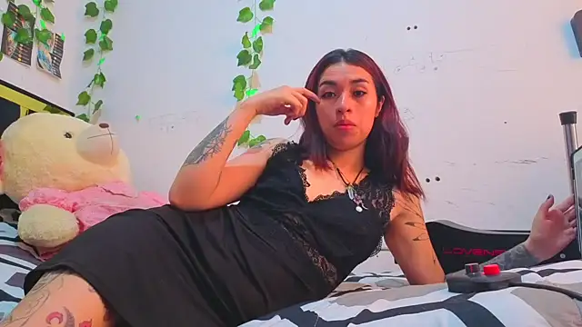 lucywhite13 online show from 04-22-26, 04:36