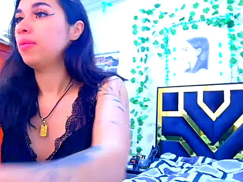 lucywhite13 online show from 09-23-25, 01:07