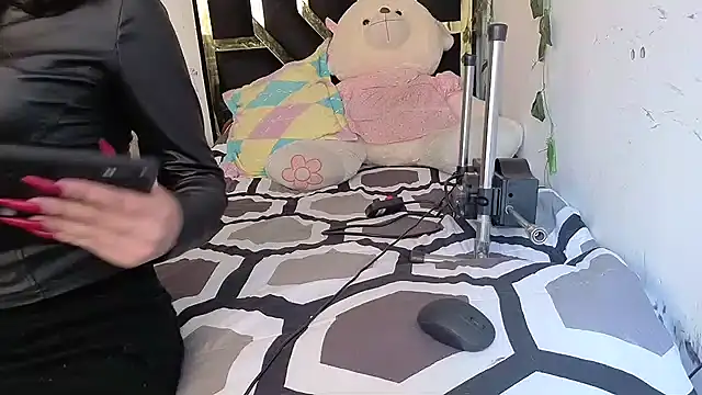 lucywhite13 online show from 03-20-26, 07:15