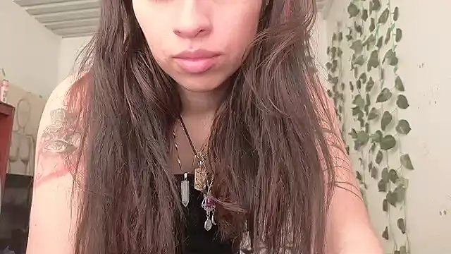 lucywhite13 online show from 01-12-26, 08:47