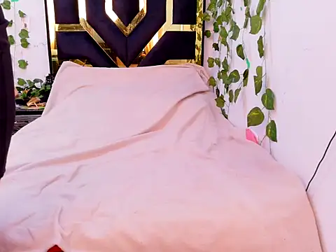 lucywhite13 online show from 10-17-25, 03:14