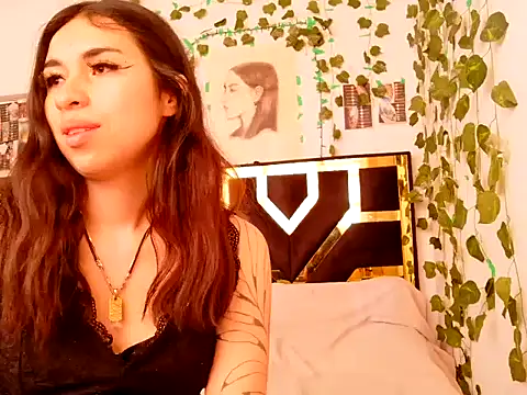 lucywhite13 online show from 10-21-25, 10:09