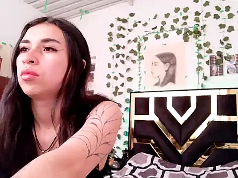 lucywhite13 online show from 09-20-25, 08:03