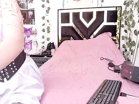 lucywhite13 online show from 11-06-25, 06:34