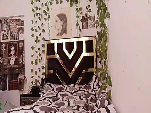 lucywhite13 online show from 09-17-25, 07:27