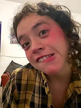 Snapshot of Lucy_YupiSweet chatting on 10-31-25, 07:38 Lucy YupiSweet online show from 10-31-25, 07:38