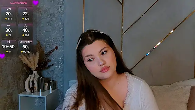 Snapshot of EmilyHyde chatting on 07-11-26, 03:56 EmilyHyde online show from 07-11-26, 03:56