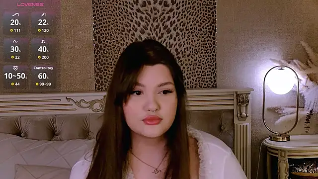 EmilyHyde online show from 04-07-26, 08:32