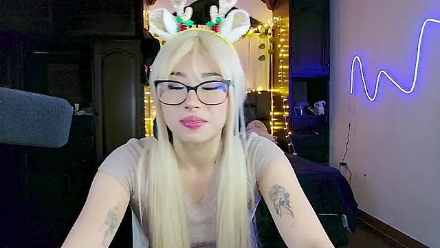 Shisuku Sophi online show from 11-29-25, 01:50