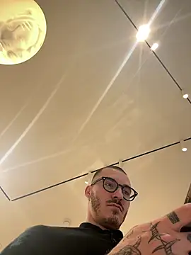 xAaronx9095 online show from 09-28-25, 12:06