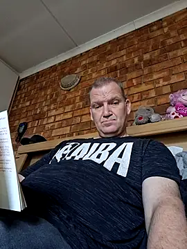 Snapshot of wallacelegend chatting on 02-24-26, 10:27 wallacelegend online show from 02-24-26, 10:27