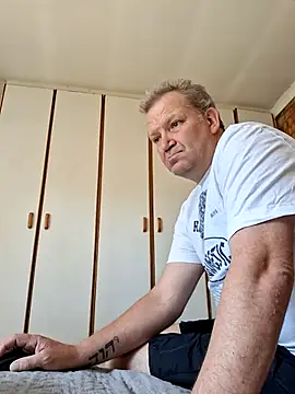 Snapshot of wallacelegend chatting on 02-10-26, 06:56 wallacelegend online show from 02-10-26, 06:56