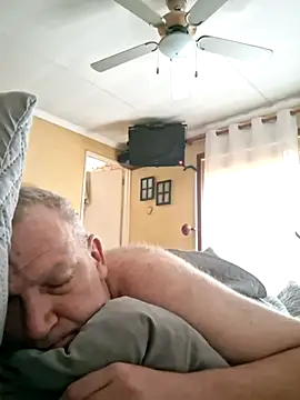 Snapshot of wallacelegend chatting on 02-19-26, 05:37 wallacelegend online show from 02-19-26, 05:37