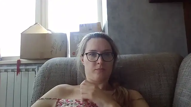 Snapshot of Jugira chatting on 06-28-26, 01:28 Jugira online show from 06-28-26, 01:28