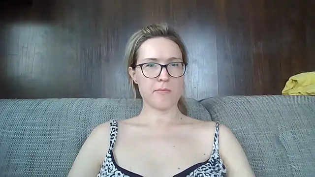 Snapshot of Jugira chatting on 06-18-26, 12:21 Jugira online show from 06-18-26, 12:21