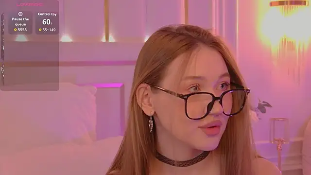 Snapshot of NancySmitts chatting on 10-25-25, 03:56 NancySmitts online show from 10-25-25, 03:56