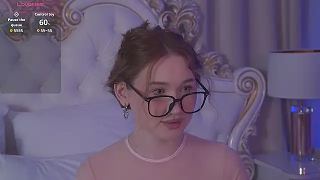 Snapshot of NancySmitts chatting on 09-26-25, 04:03 NancySmitts online show from 09-26-25, 04:03