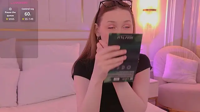 Snapshot of NancySmitts chatting on 11-19-25, 03:45 NancySmitts online show from 11-19-25, 03:45