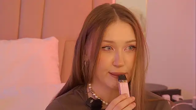 Snapshot of NancySmitts chatting on 02-01-26, 04:05 NancySmitts online show from 02-01-26, 04:05