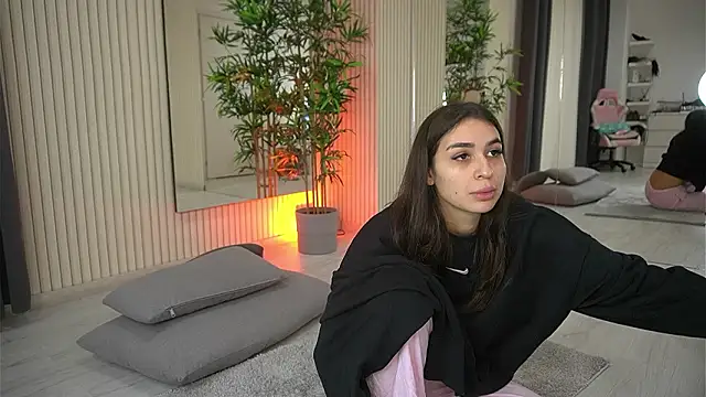 EmmaBlanco online show from 02-10-26, 08:41