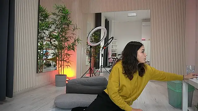 Snapshot of EmmaBlanco chatting on 09-30-25, 07:31 EmmaBlanco online show from 09-30-25, 07:31