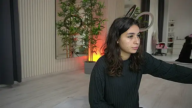 Snapshot of EmmaBlanco chatting on 09-22-25, 05:13 EmmaBlanco online show from 09-22-25, 05:13