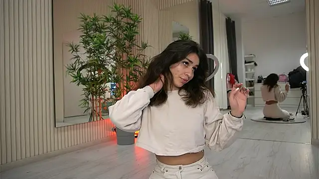 Snapshot of EmmaBlanco chatting on 10-21-25, 07:24 EmmaBlanco online show from 10-21-25, 07:24