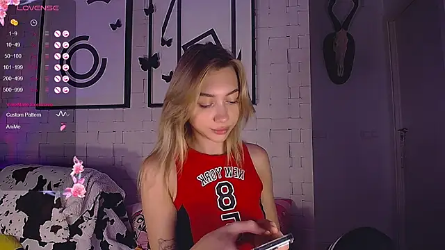 Snapshot of nikkichu chatting on 10-11-25, 05:30 nikkichu online show from 10-11-25, 05:30
