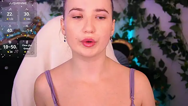Snapshot of SofieBloom chatting on 09-22-25, 04:24 SofieBloom online show from 09-22-25, 04:24