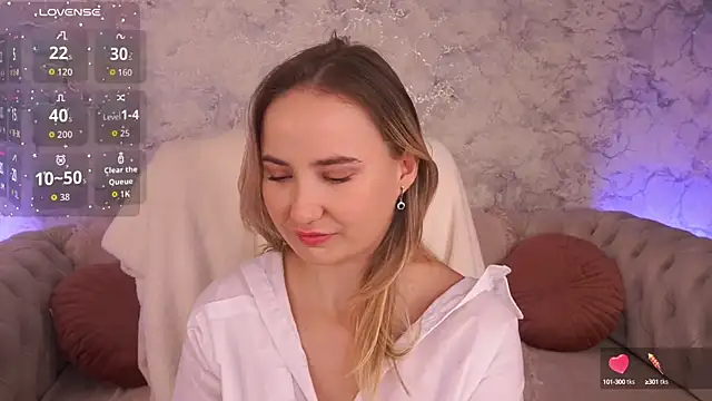 Snapshot of SofieBloom chatting on 10-07-25, 10:55 SofieBloom online show from 10-07-25, 10:55