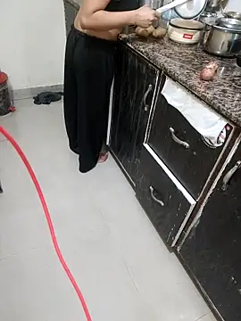 Snapshot of Pihu_Chopra chatting on 10-12-25, 03:13 Pihu Chopra online show from 10-12-25, 03:13