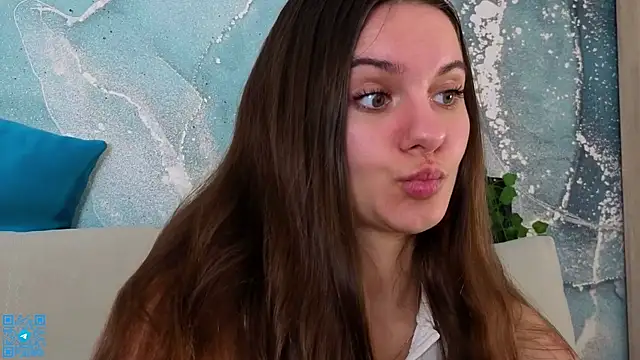 Snapshot of chloemilka chatting on 06-11-26, 06:38 chloemilka online show from 06-11-26, 06:38