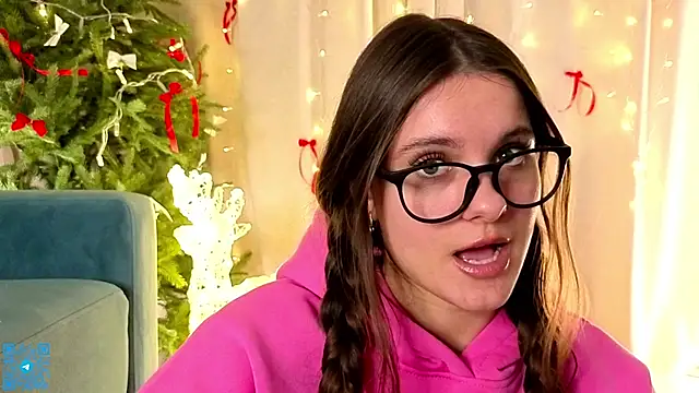 chloemilka online show from 12-18-25, 06:12