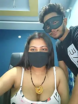 Snapshot of SassyWildCouple chatting on 09-14-25, 04:07 SassyWildCouple online show from 09-14-25, 04:07