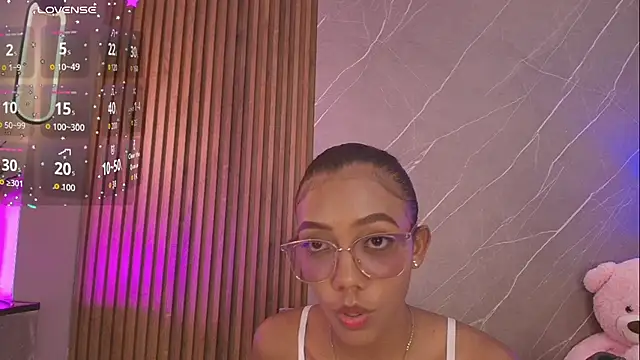 Snapshot of biancaa_18 chatting on 06-23-26, 07:34 biancaa 18 online show from 06-23-26, 07:34