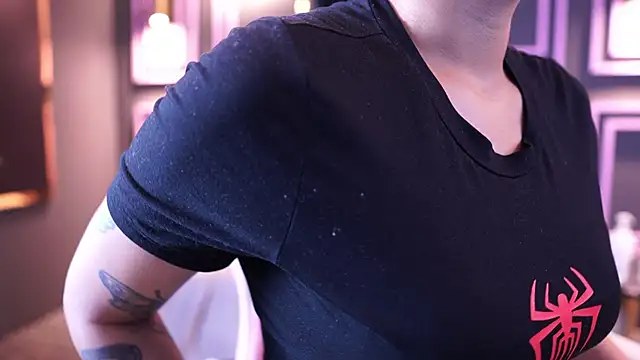 Snapshot of Roma_hells chatting on 10-02-25, 07:17 Roma hells online show from 10-02-25, 07:17