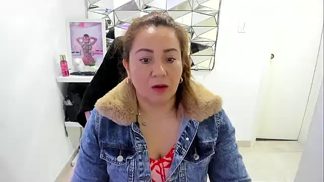 Snapshot of camixxx_m chatting on 05-07-26, 12:19 camixxx m online show from 05-07-26, 12:19