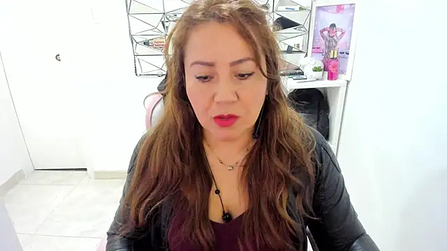 Snapshot of camixxx_m chatting on 04-24-26, 11:34 camixxx m online show from 04-24-26, 11:34