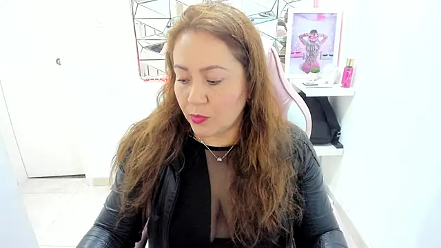 Snapshot of camixxx_m chatting on 05-16-26, 12:04 camixxx m online show from 05-16-26, 12:04