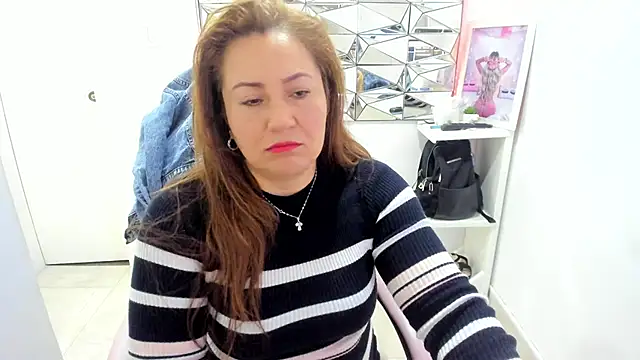 Snapshot of camixxx_m chatting on 05-27-26, 11:39 camixxx m online show from 05-27-26, 11:39